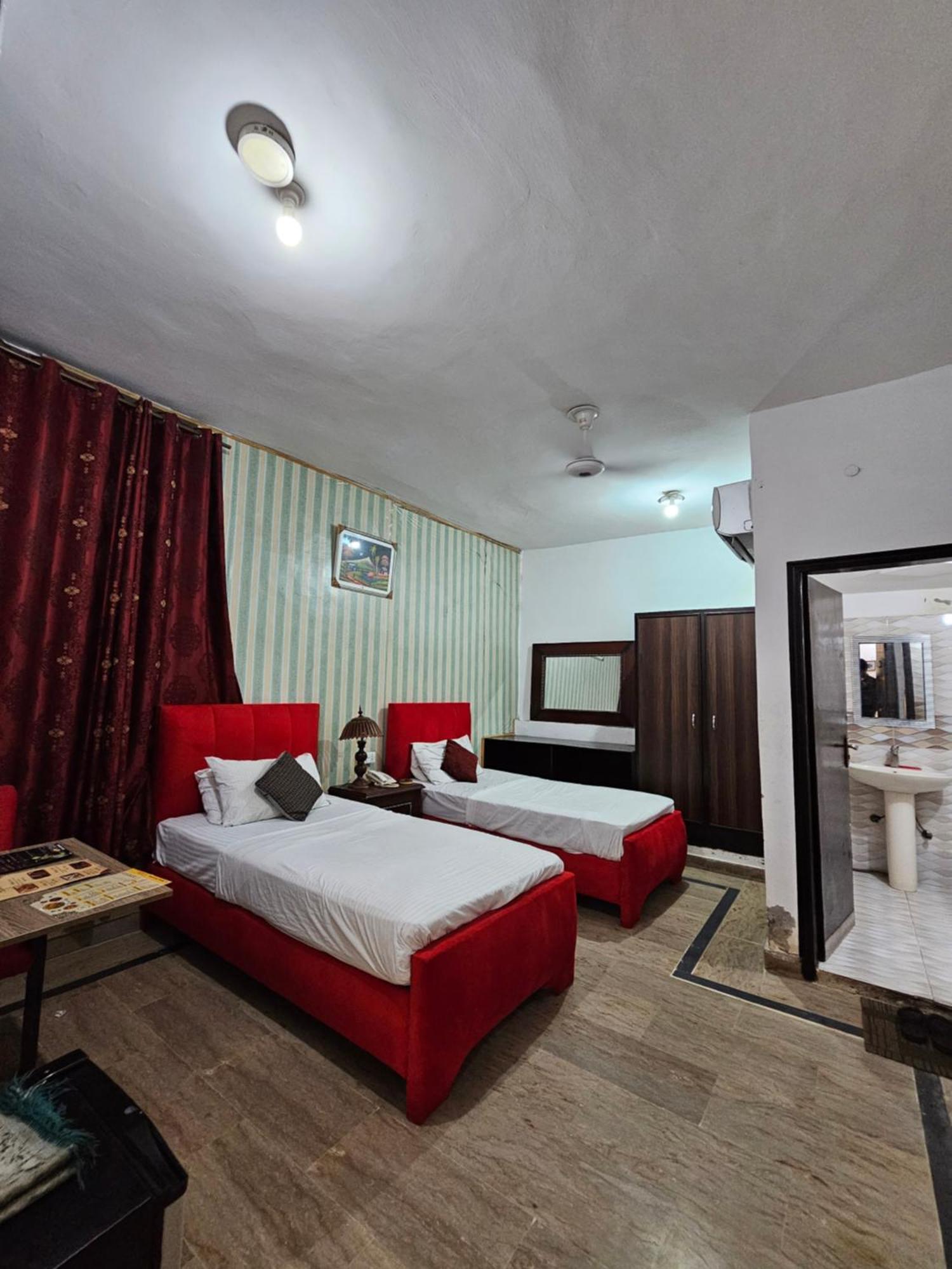 Hotel Tulip Inn, Gulberg Lahore Bilik gambar