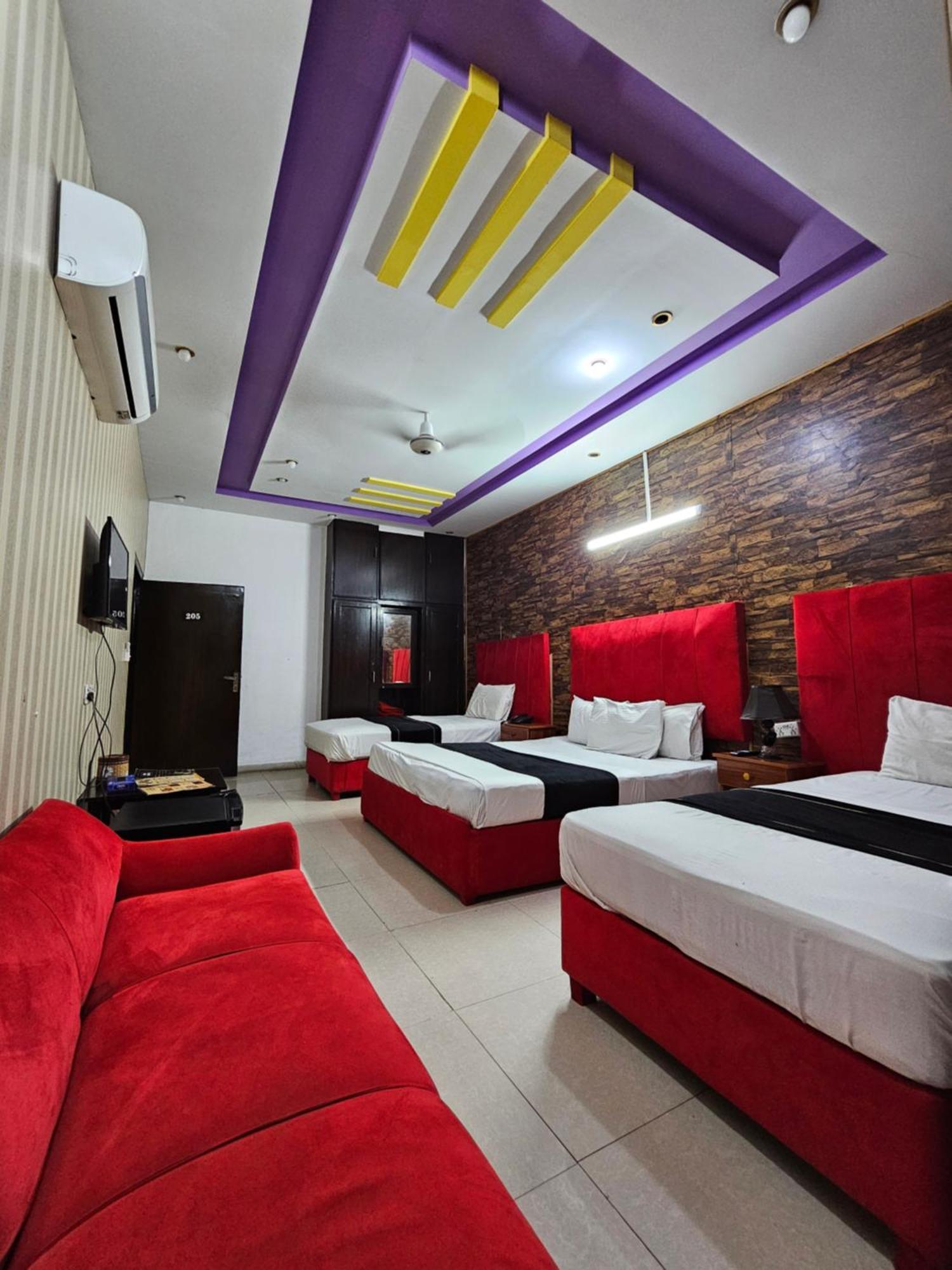 Hotel Tulip Inn, Gulberg Lahore Bilik gambar